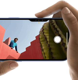 Control de la Cámara en el iPhone 16, el dedo índice de la mano derecha se desliza por la parte lateral del teléfono para ajustar las configuraciones de la cámara